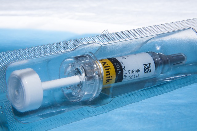 injekční stříkačka, Foto: Stefan Schweihofer, Public Domain, CC0 1.0, pixabay.com